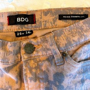 BDG mid rise cigarette leg pants, long